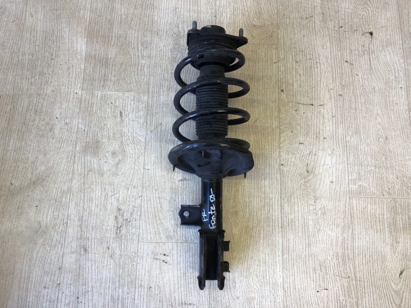 Амортизатор передний правый KIA FORTE/CERATO TD 08-13 2011 TD 2.0 G4KD 54661-1M360 Б/У