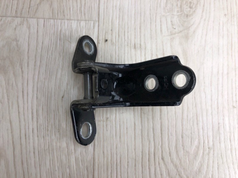 Петля двери нижняя передняя левая FORTE/CERATO TD 08-13 2011 TD 2.0 G4KD