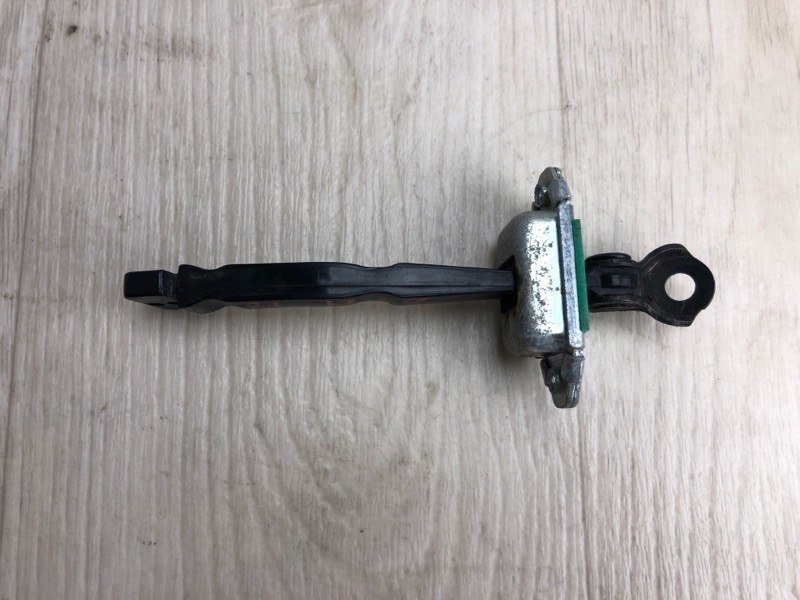 Запчасть ограничитель двери задний левый KIA FORTE/CERATO TD 08-13 2011 TD 2.0 G4KD 79480-1M000 Б/У Ограничитель двери задний левый KIA FORTE/CERATO TD 08-13 2011 TD 2.0 G4KD 79480-1M000 Б/У