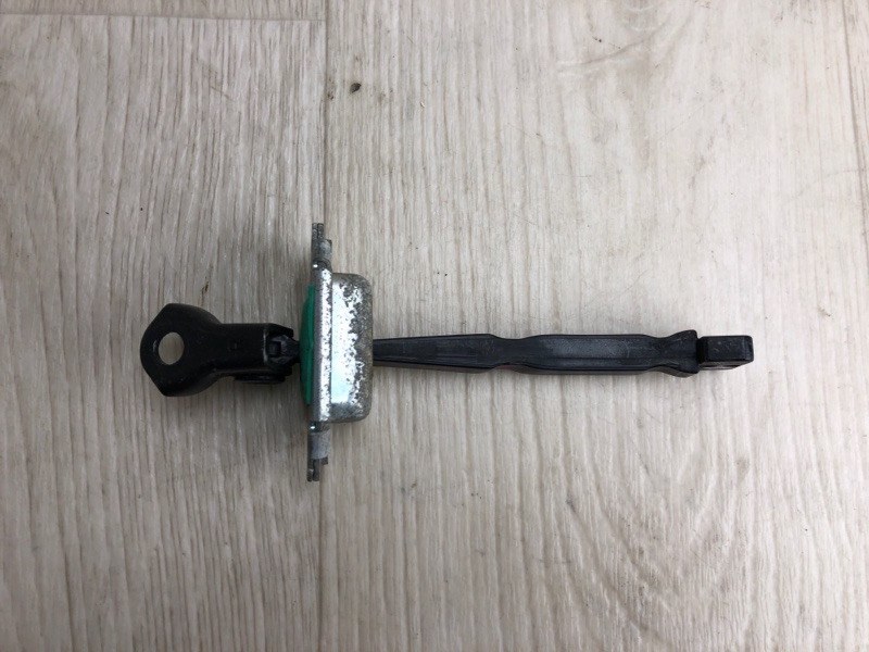 Ограничитель двери задний правый FORTE/CERATO TD 08-13 2011 TD 2.0 G4KD Ограничитель двери задний правый FORTE/CERATO TD 08-13 2011 TD 2.0 G4KD