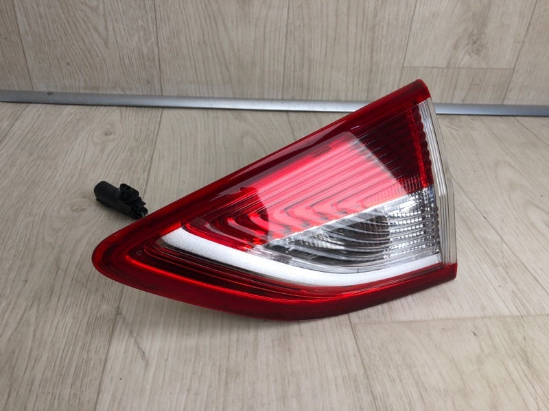 Фонарь внутренний задний правый FORD ESCAPE 12-19 2014 TM2 2.0 HDTX CJ5Z-13404-A Б/У