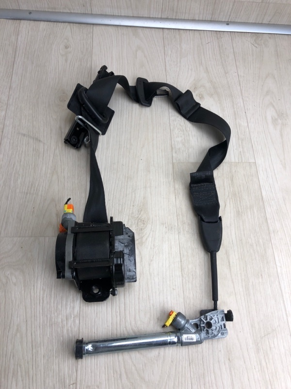 Ремень безопасности передний правый FORD FOCUS 10-18 2013 BK 2.0 XQDA DM5Z-54611B08-DB Б/У
