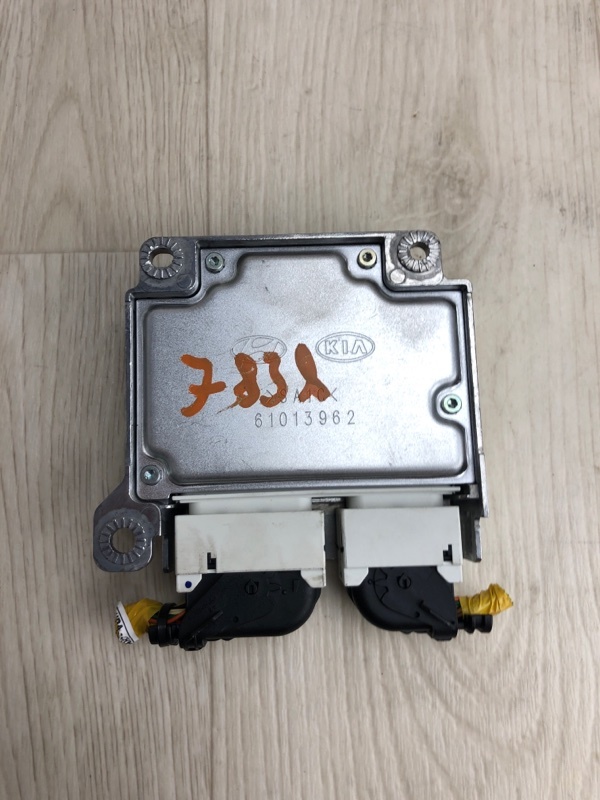 Блок управления AIRBAG FORTE YD 12- 2013 YD 1.8 G4NB