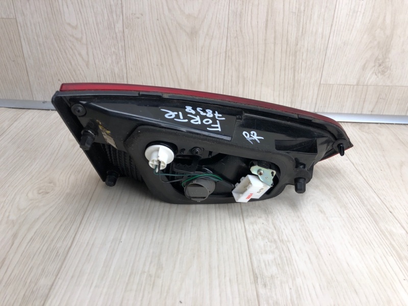 Фонарь внутренний правый KIA FORTE YD 12- YD 1.8 G4NB