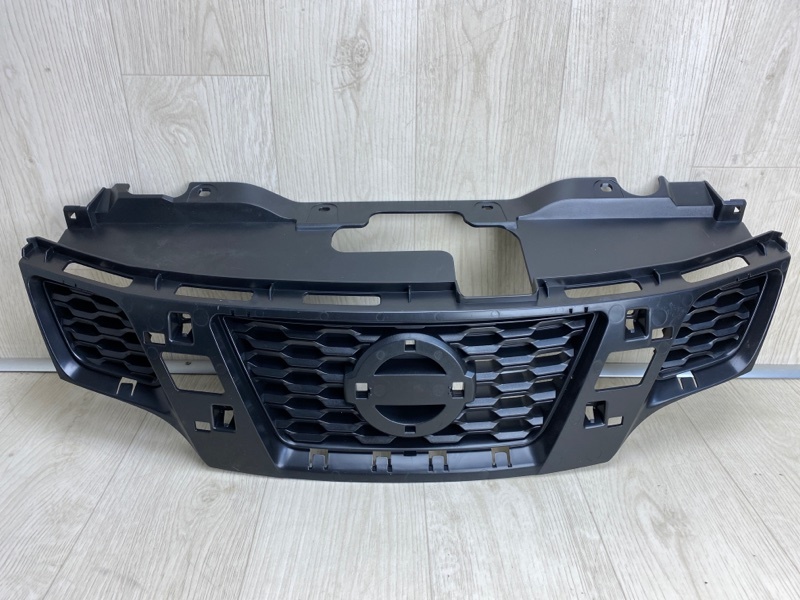 Решетка радиатора NISSAN NV200 USA 13- 13-18 M20XUS 2.0 MR20DE 62312-3LM0H новая