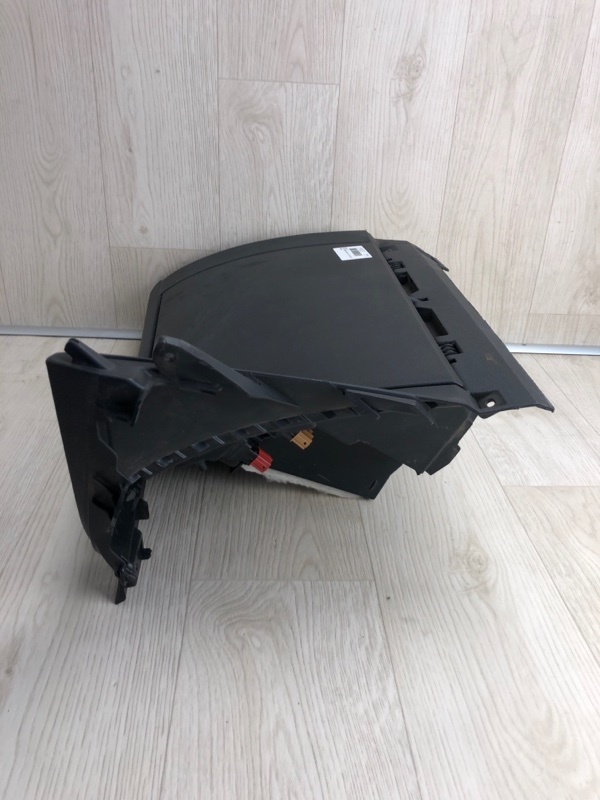 Бардачок PASSAT B7 11-15 2012 A32 2.5 CBUA