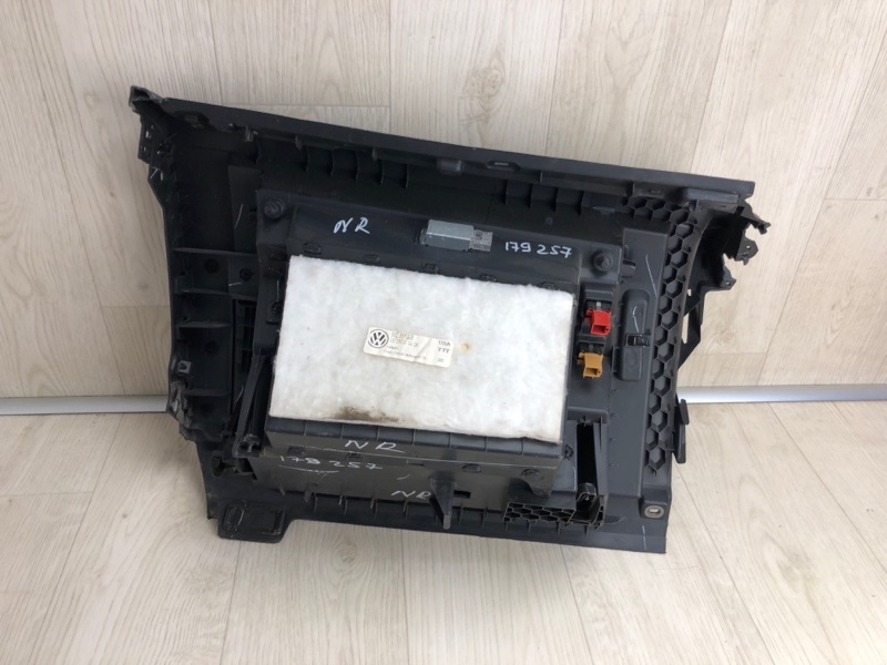 Бардачок VOLKSWAGEN PASSAT B7 11-15 A32 2.5 CBUA