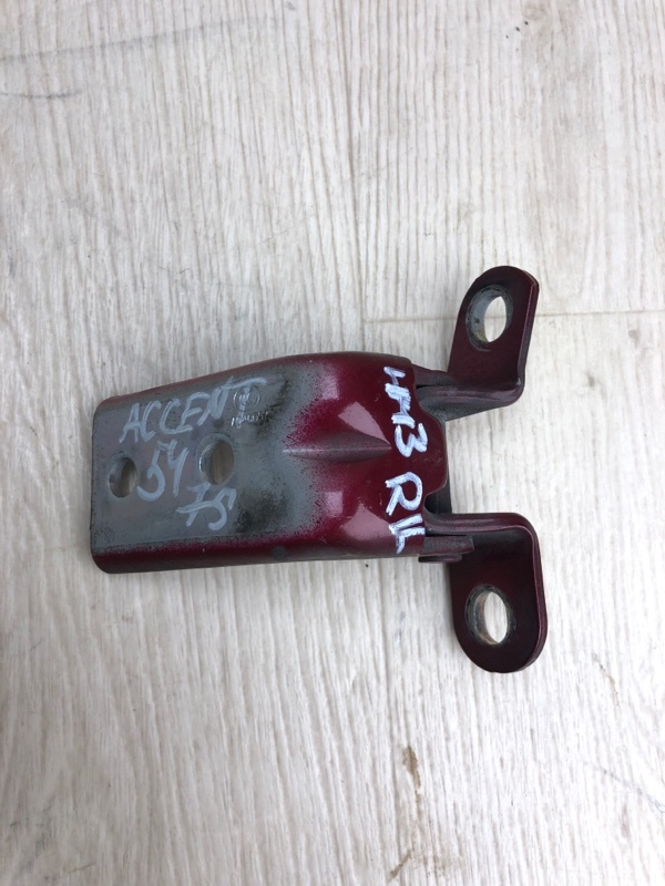 Запчасть петля двери нижняя задняя левая HYUNDAI ACCENT MC 06-10 2007 MC 1.6 G4ED 79350-1E000 Б/У Петля двери нижняя задняя левая HYUNDAI ACCENT MC 06-10 2007 MC 1.6 G4ED 79350-1E000 Б/У