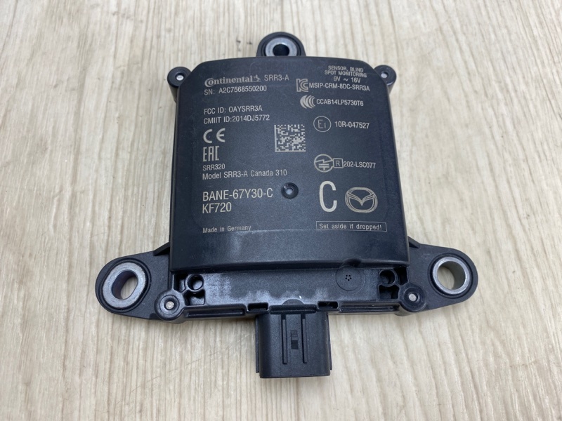 Запчасть датчик слепых зон задний MAZDA 3 BM 13-19 2017-2018 BANE-67-Y30E Б/У Датчик слепых зон задний MAZDA 3 BM 13-19 2017-2018 BANE-67-Y30E Б/У