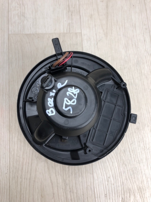 Моторчик печки VOLKSWAGEN BEETLE 11-19 2012 5C1 CBTA 2.5L 5C1 819 015 Б/У