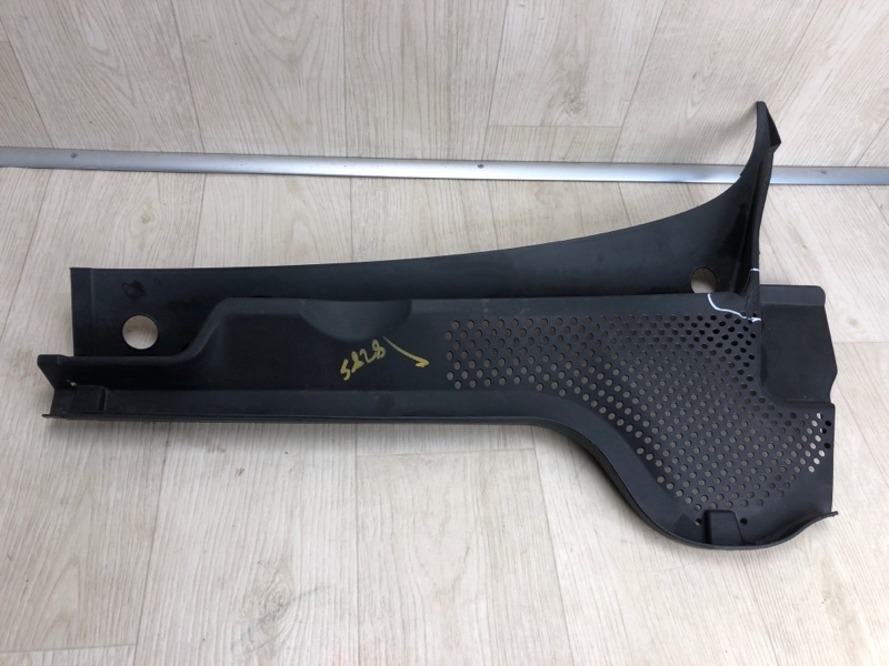 Пластик под лобовое стекло / Жабо левый VOLKSWAGEN BEETLE 11-19 2012 5C1 CBTA 2.5L 5C1 819 403 B 9B9 Б/У