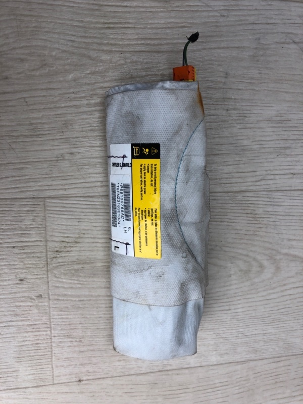 Запчасть подушка безопасности в сиденье левая JEEP CHEROKEE 14- 2014 KL 3.2 EHB 68100765AC Б/У Подушка безопасности в сиденье левая JEEP CHEROKEE 14- 2014 KL 3.2 EHB 68100765AC Б/У