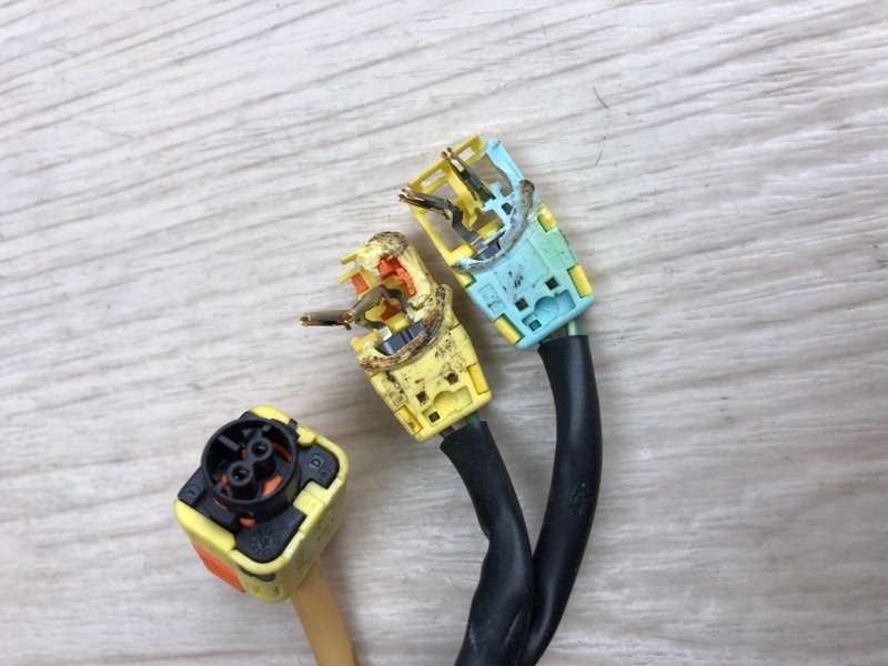 Шлейф Airbag JEEP CHEROKEE 14- KL 3.2 EHB Шлейф Airbag JEEP CHEROKEE 14- KL 3.2 EHB