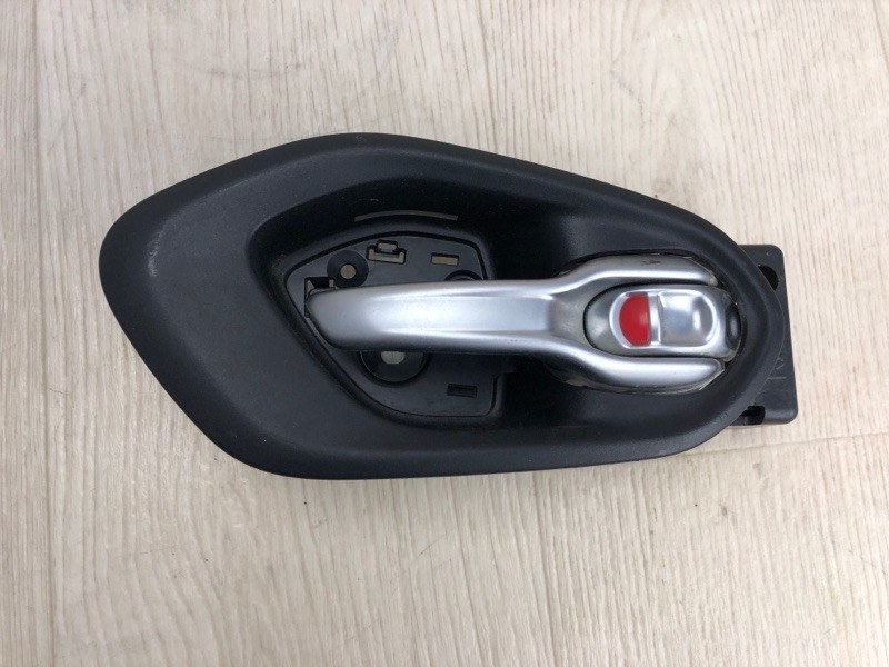 Запчасть ручка двери внутренняя правая JEEP CHEROKEE 14- 2014 KL 3.2 EHB 68227250AA Б/У Ручка двери внутренняя правая JEEP CHEROKEE 14- 2014 KL 3.2 EHB 68227250AA Б/У