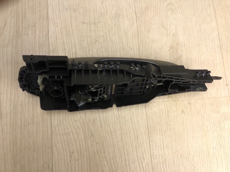 Ручка двери наружная задняя правая CHEROKEE 14- 2014 KL 3.2 EHB Ручка двери наружная задняя правая CHEROKEE 14- 2014 KL 3.2 EHB