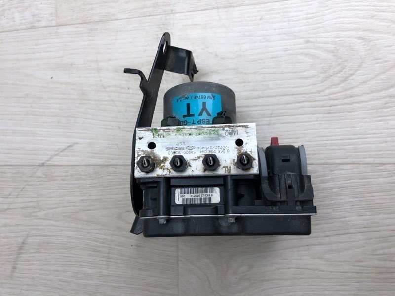Запчасть блок abs HYUNDAI SONATA YF 10-14 2012 YF 2.0 G4KH 58920-3Q500 Б/У Блок ABS HYUNDAI SONATA YF 10-14 2012 YF 2.0 G4KH 58920-3Q500 Б/У