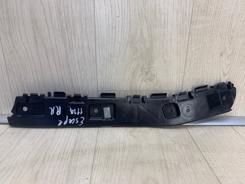 Кронштейн заднего бампера правый ESCAPE 12-19 2018 TM2 1.5 M9MA