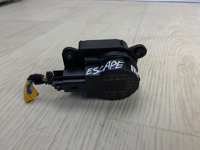 Моторчик заслонки печки FORD ESCAPE 12-19 2018 TM2 1.5 M9MA AV6N-19E616-BA Б/У