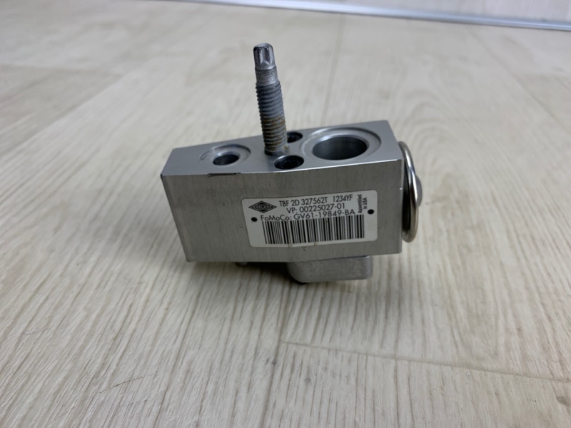 Клапан кондиционера FORD ESCAPE 12-19 TM2 1.5 M9MA Клапан кондиционера FORD ESCAPE 12-19 TM2 1.5 M9MA