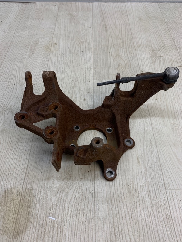 Цапфа задняя левая FORD ESCAPE 12-19 TM2 1.5 M9MA Цапфа задняя левая FORD ESCAPE 12-19 TM2 1.5 M9MA