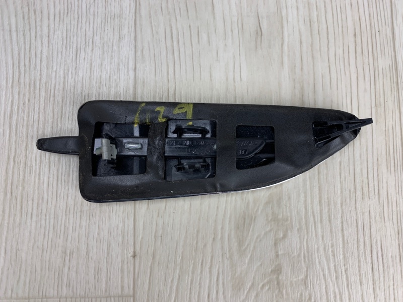 Накладка крыла левая ESCAPE 12-19 2018 TM2 1.5 M9MA