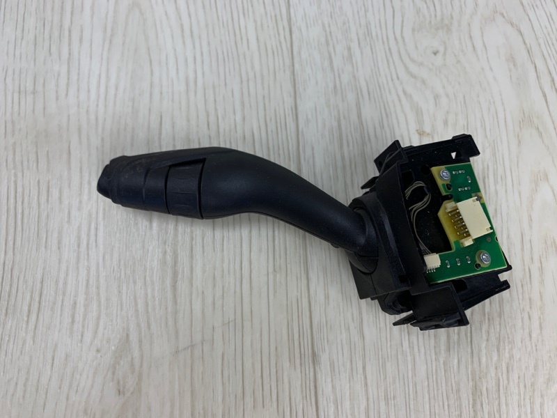 Подрулевой переключатель правый ESCAPE 12-19 2018 TM2 1.5 M9MA