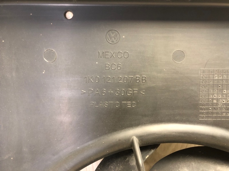 Диффузор вентилятора основного радиатора BEETLE 11-19 2012 5C1 CBTA 2.5L Диффузор вентилятора основного радиатора BEETLE 11-19 2012 5C1 CBTA 2.5L