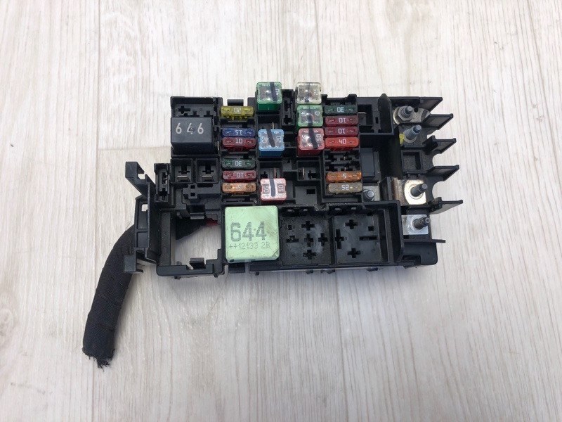 Блок предохранителей моторный отсек VOLKSWAGEN BEETLE 11-19 2012 5C1 CBTA 2.5L 5C0 937 819 H Б/У