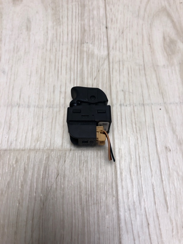 Кнопка стеклоподъемника передняя правая VOLKSWAGEN BEETLE 11-19 2012 5C1 CBTA 2.5L 8V0 959 855 Б/У