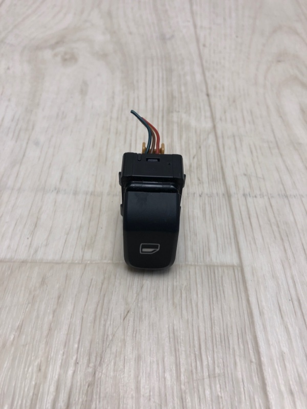 Кнопка стеклоподъемника передняя правая BEETLE 11-19 2012 5C1 CBTA 2.5L