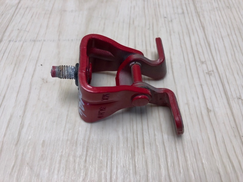 Петля крышки багажника VOLKSWAGEN BEETLE 11-19 2012 5C1 CBTA 2.5L 5C5 827 301 C Б/У