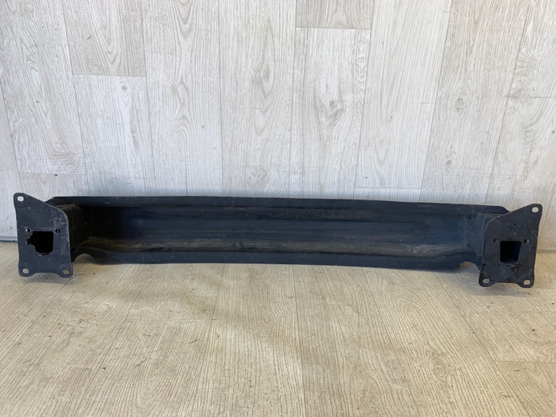 Усилитель заднего бампера PASSAT B7 11-15 2013 A32 CBTA 2.5L