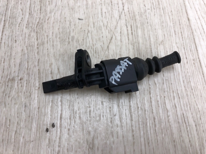 Датчик ABS передний правый VOLKSWAGEN PASSAT B7 11-15 2013 A32 CBTA 2.5L 7H0 927 804 Б/У