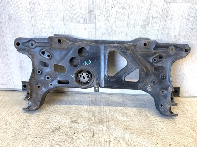 Балка передней подвески PASSAT B7 11-15 2013 A32 CBTA 2.5L