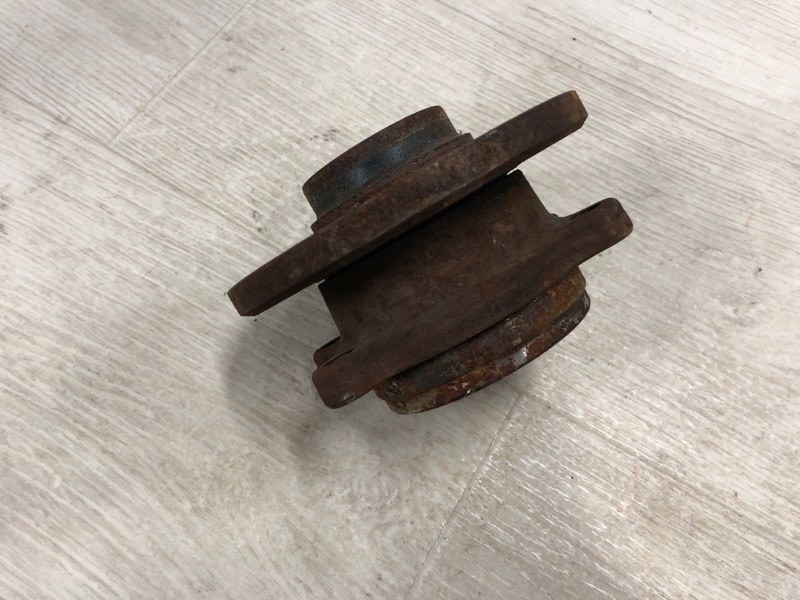 Ступица передняя PASSAT B7 11-15 2014 A32 1.8 CPRA Ступица передняя PASSAT B7 11-15 2014 A32 1.8 CPRA