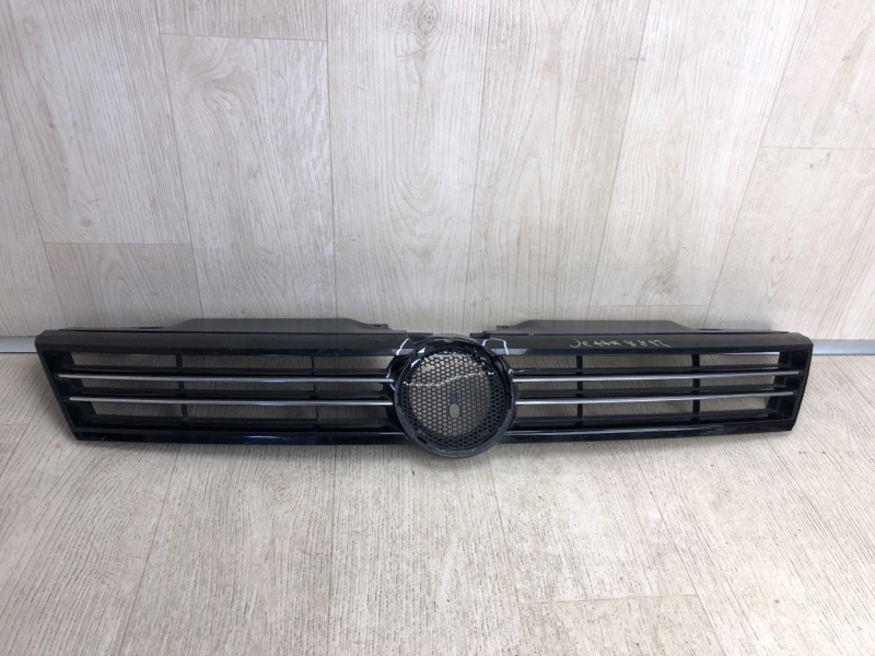 Решетка радиатора VOLKSWAGEN JETTA USA 10-17 2013 162 2.5 CBUA 5C6 853 653 Б/У