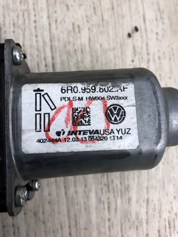 Моторчик стеклоподъемника VOLKSWAGEN JETTA USA 10-17 162 2.5 CBUA