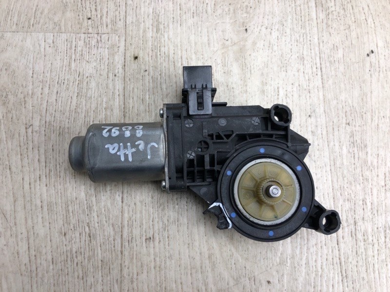 Моторчик стеклоподъемника JETTA USA 10-17 2013 162 2.5 CBUA
