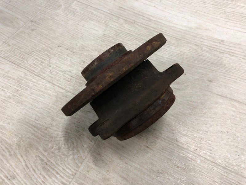 Ступица передняя JETTA USA 10-17 2011 162 2.5 CBUA