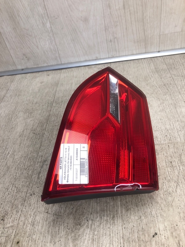 Фонарь внутренний задний левый JETTA USA 10-17 2012 162 2.5 CBUA