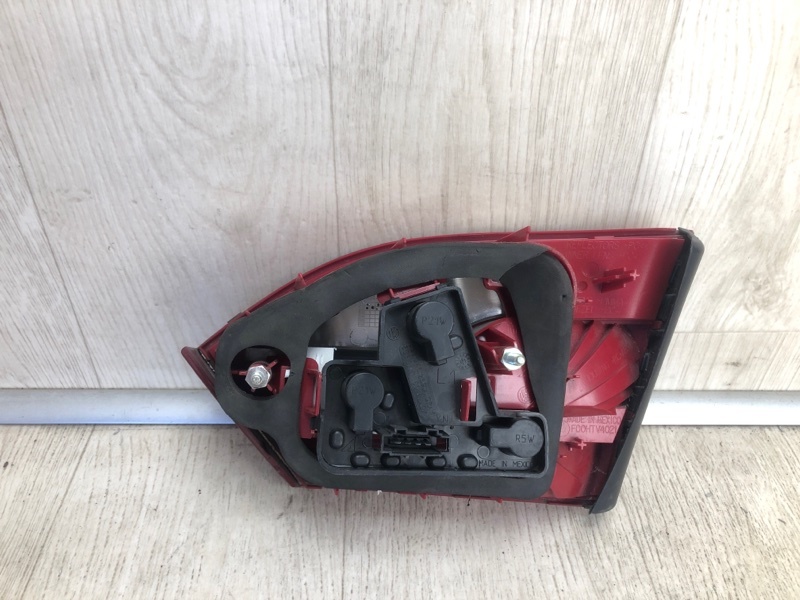 Фонарь внутренний задний левый JETTA USA 10-17 2012 162 2.5 CBUA