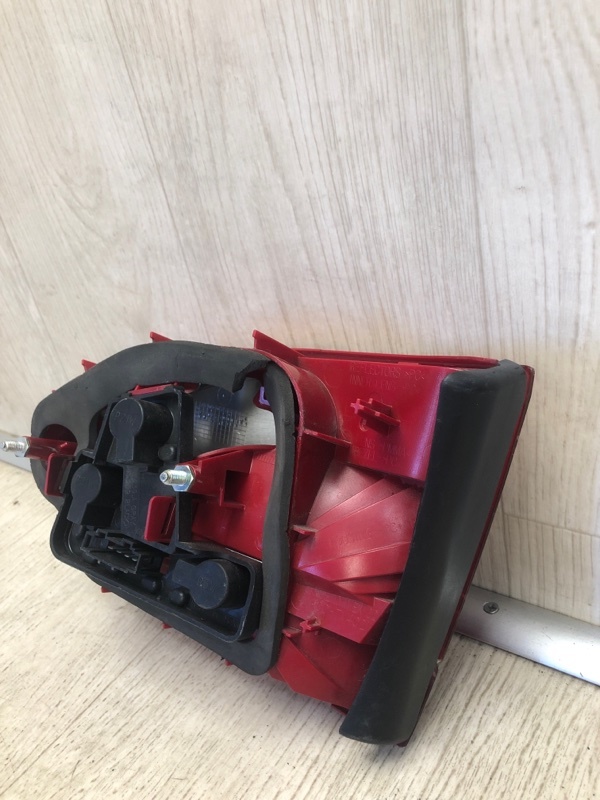 Фонарь внутренний задний левый JETTA USA 10-17 2012 162 2.5 CBUA