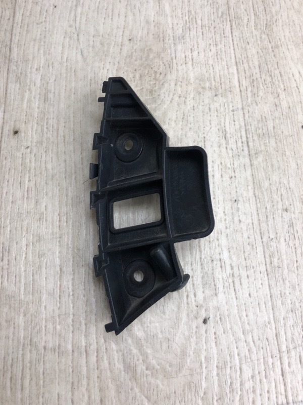 Кронштейн переднего бампера (на крыле) правый JETTA USA 10-17 2012 162 2.5 CBUA