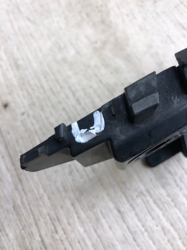 Кронштейн переднего бампера (на крыле) правый JETTA USA 10-17 2012 162 2.5 CBUA