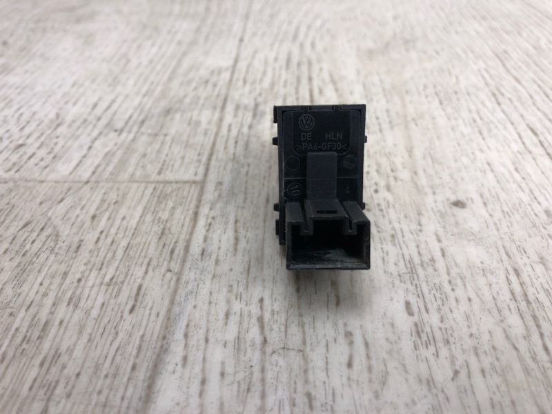 Кнопка стеклоподъемника задняя VOLKSWAGEN JETTA USA 10-17 162 2.5 CBUA
