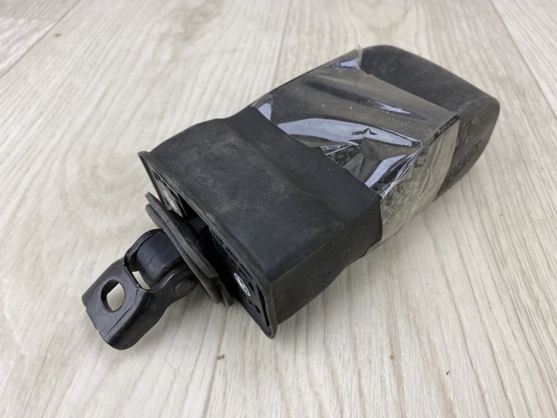 Ограничитель двери передний JETTA USA 10-17 2016 162 1.4 CZTA Ограничитель двери передний JETTA USA 10-17 2016 162 1.4 CZTA