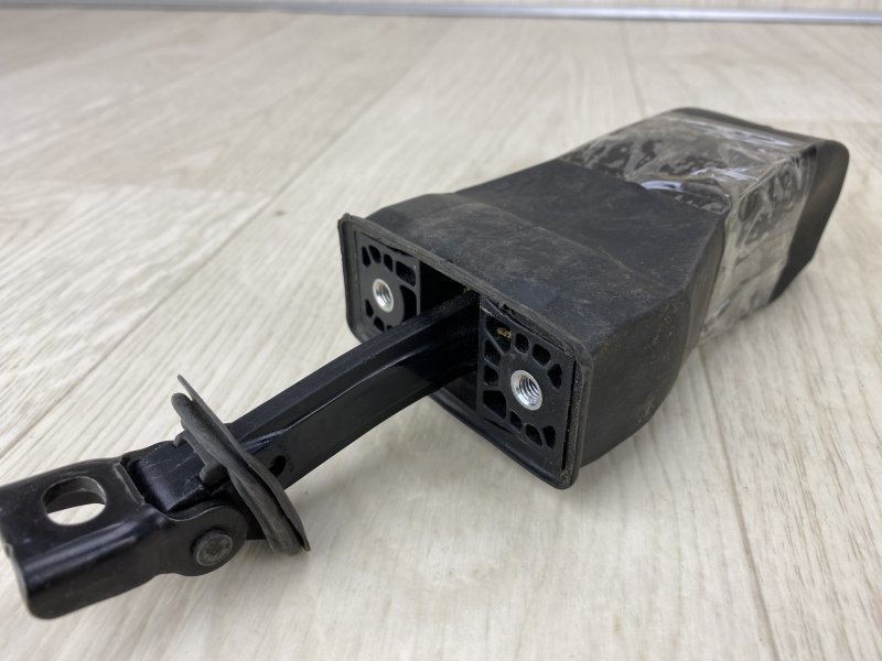 Ограничитель двери задний VOLKSWAGEN JETTA USA 10-17 162 1.4 CZTA