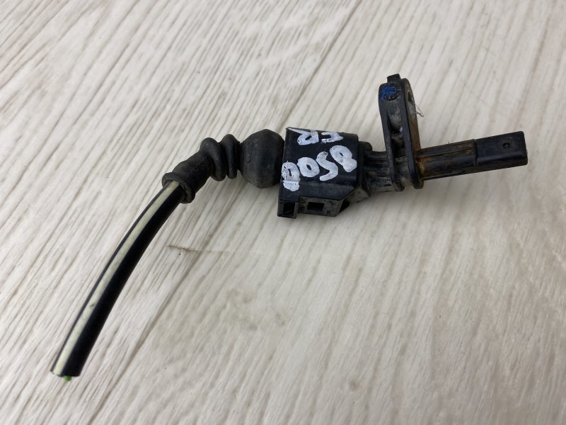 Датчик ABS передний правый VOLKSWAGEN JETTA USA 10-17 162 1.4 CZTA
