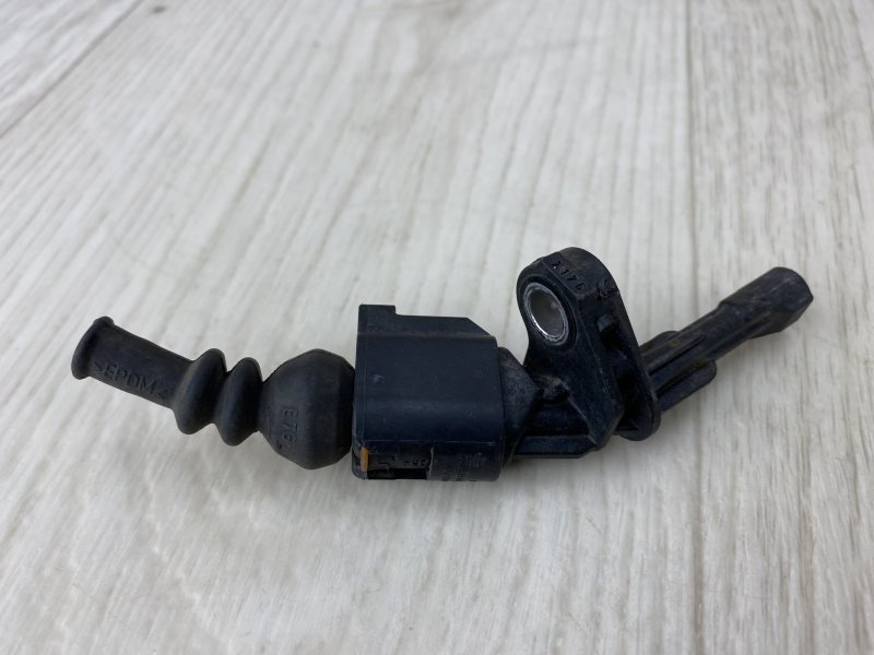 Датчик ABS задний правый VOLKSWAGEN JETTA USA 10-17 162 1.4 CZTA