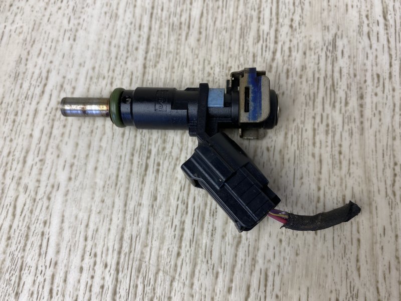 Форсунка топливная VOLKSWAGEN BEETLE 11-19 2012 5C1 2.5 CBUA 07K 906 031 C Б/У